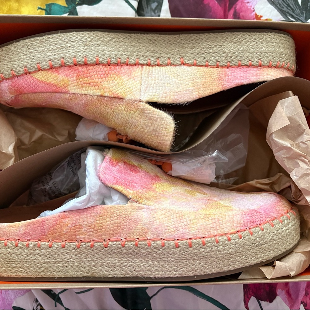 NWT Gentle Souls Vibrant Pink and Yellow Clogs Size 10 - Picture 8 of 9